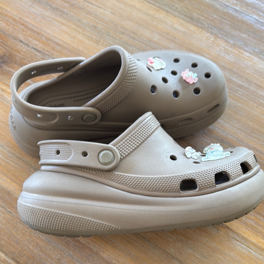CROCS Crush in Latte